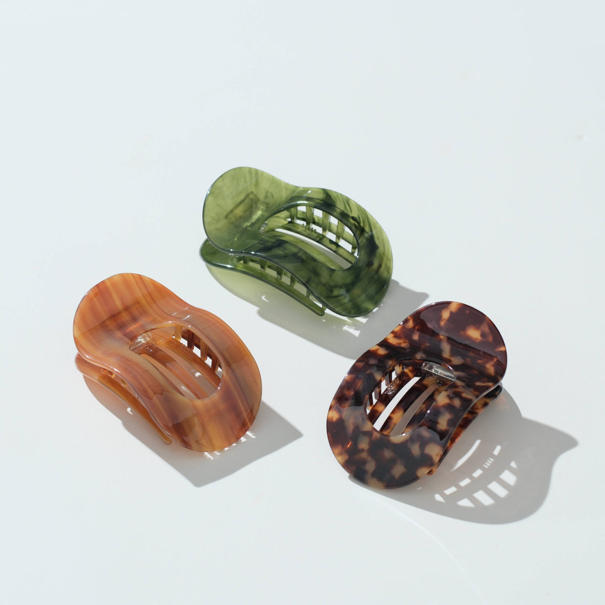 Oval Flat Lay Medium Claw Clip