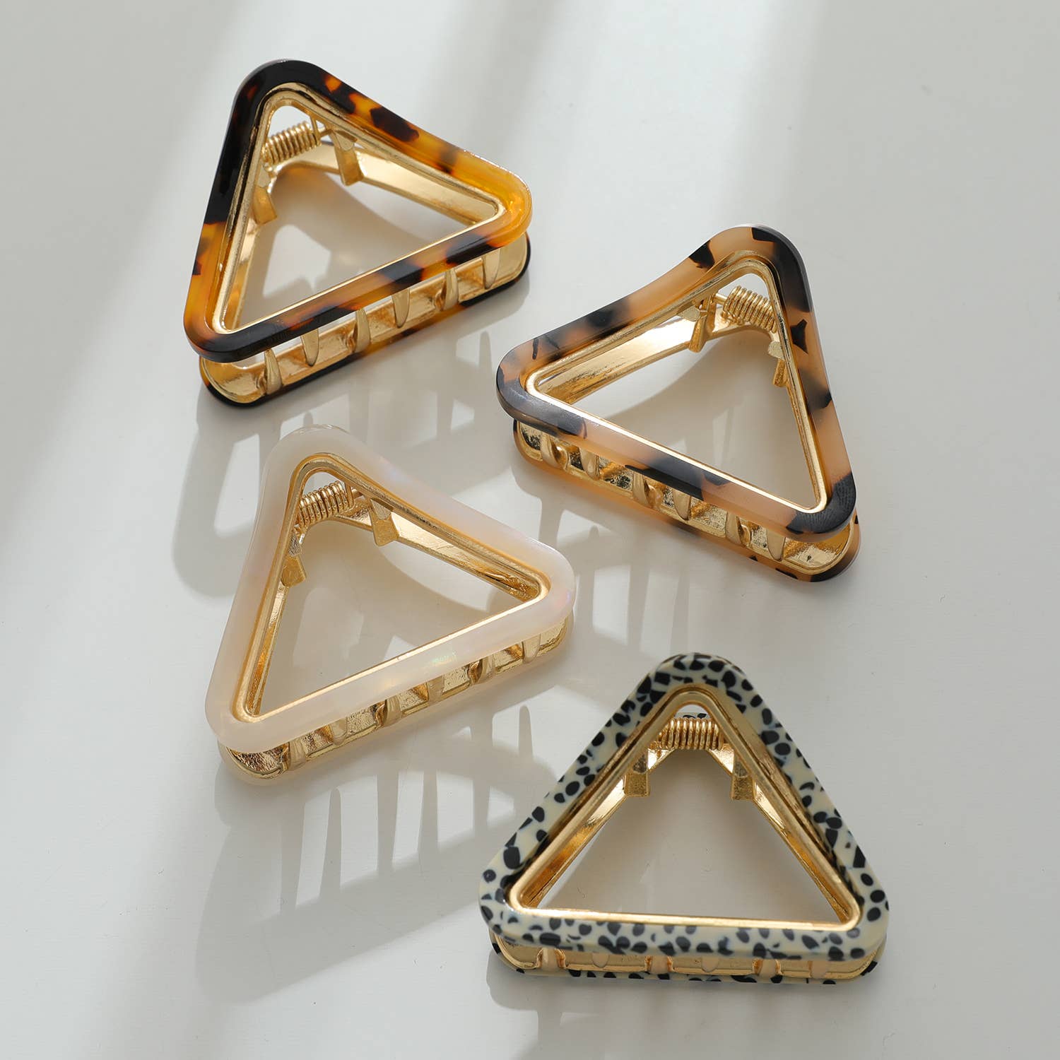 Amelie Small Classic Triangle Metal Claw Clip