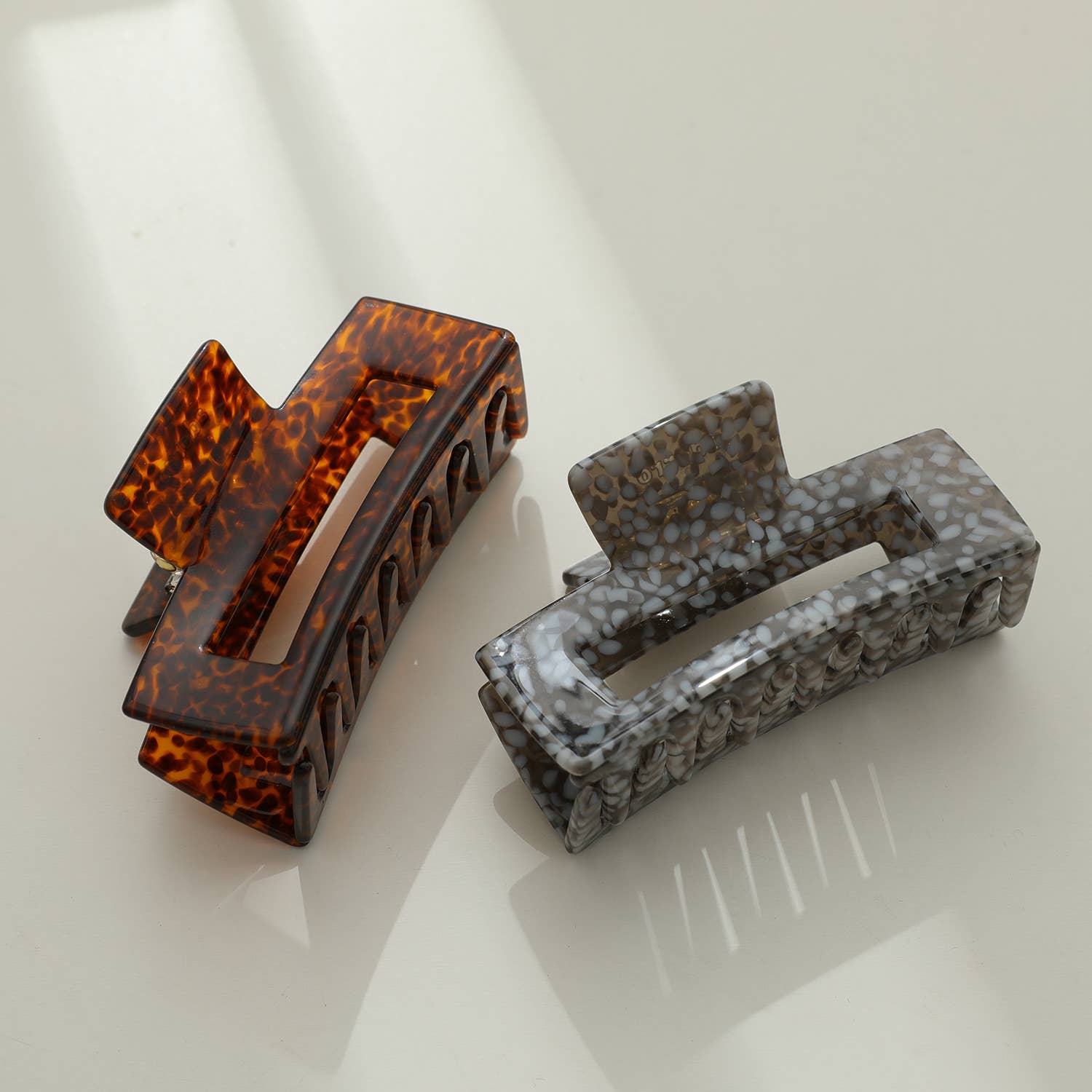 Luna Medium Classic Rectangle Claw Clip