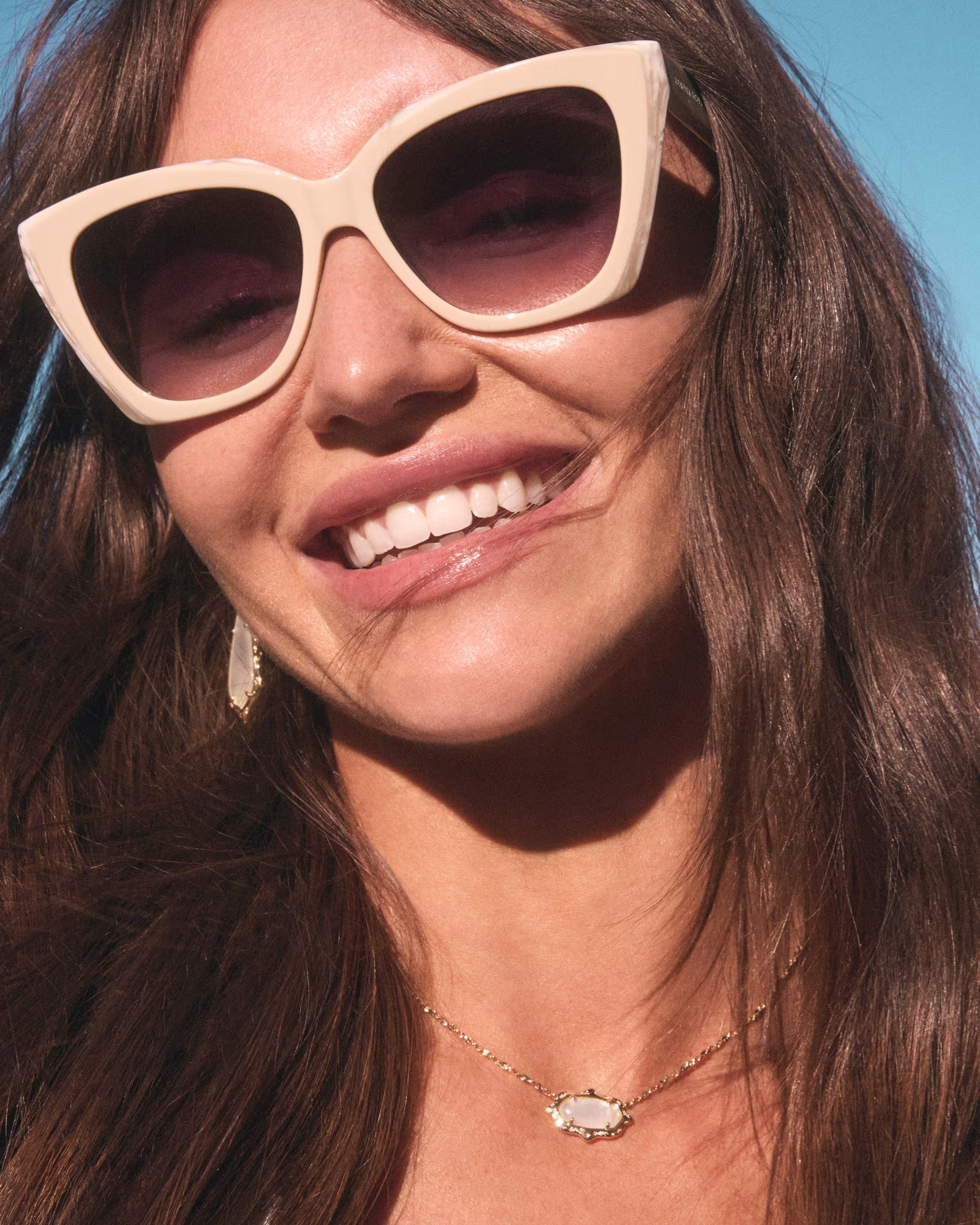 Elisa Scallop Frame Short Pendant Necklace