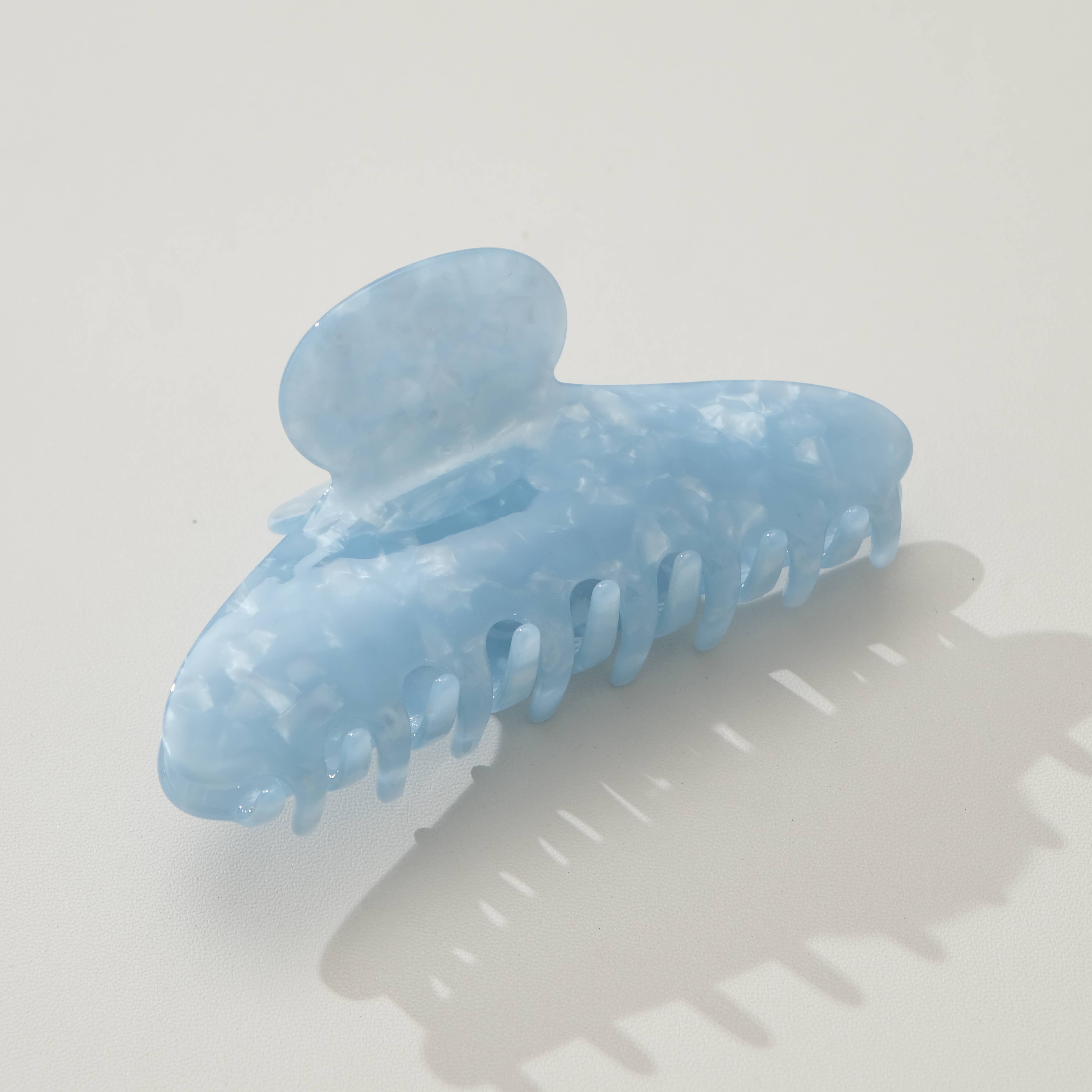 Adrienne Coastal Large Curved Claw Clip