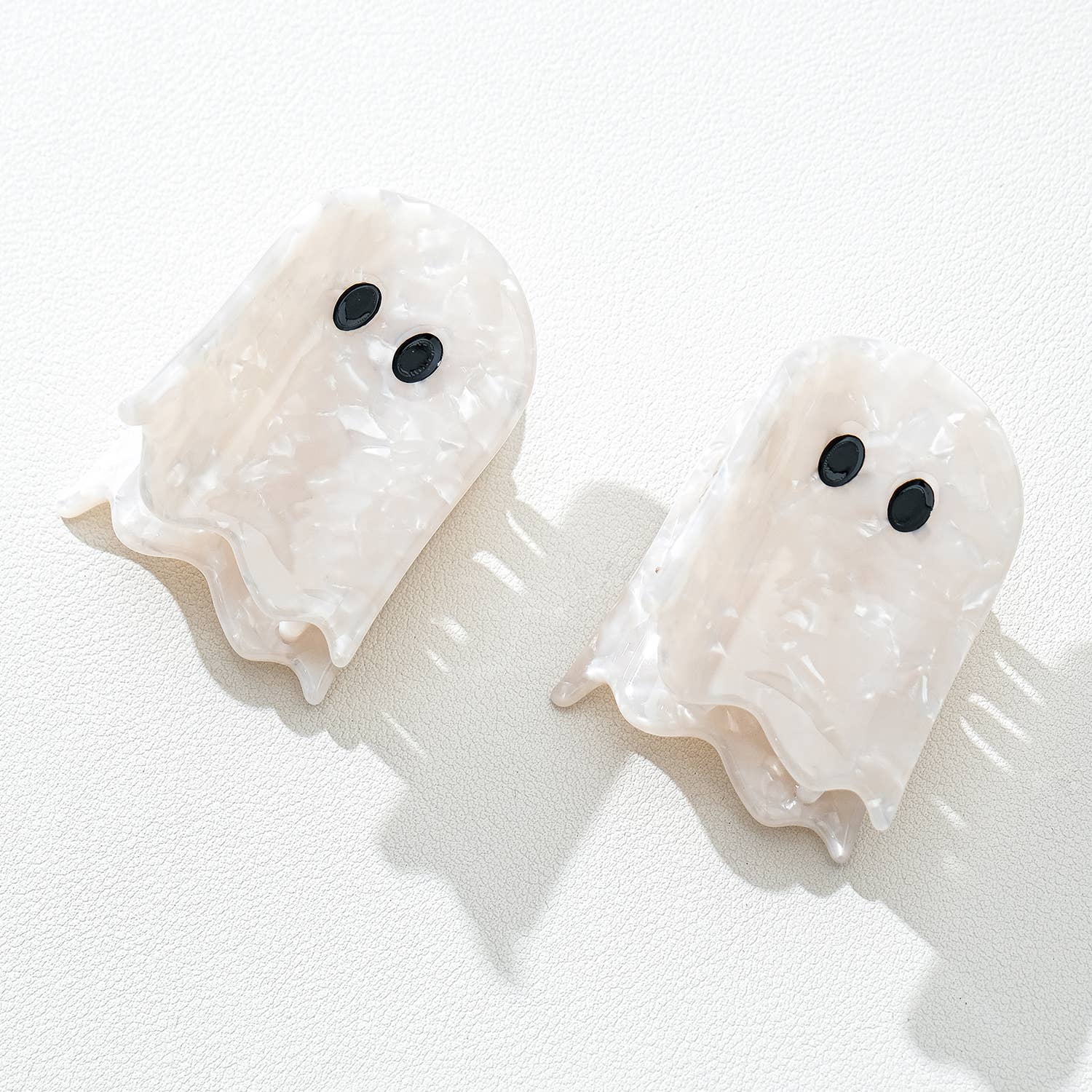 Pearl Ghost Small Claw Clip