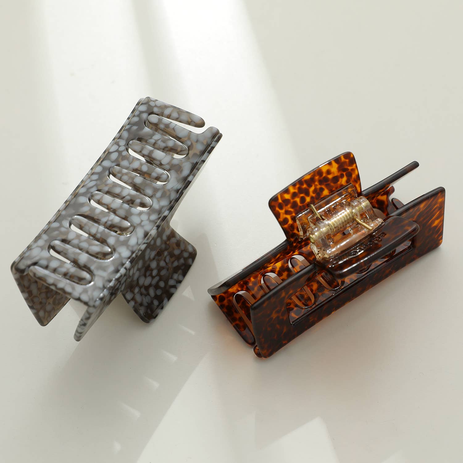 Luna Medium Classic Rectangle Claw Clip