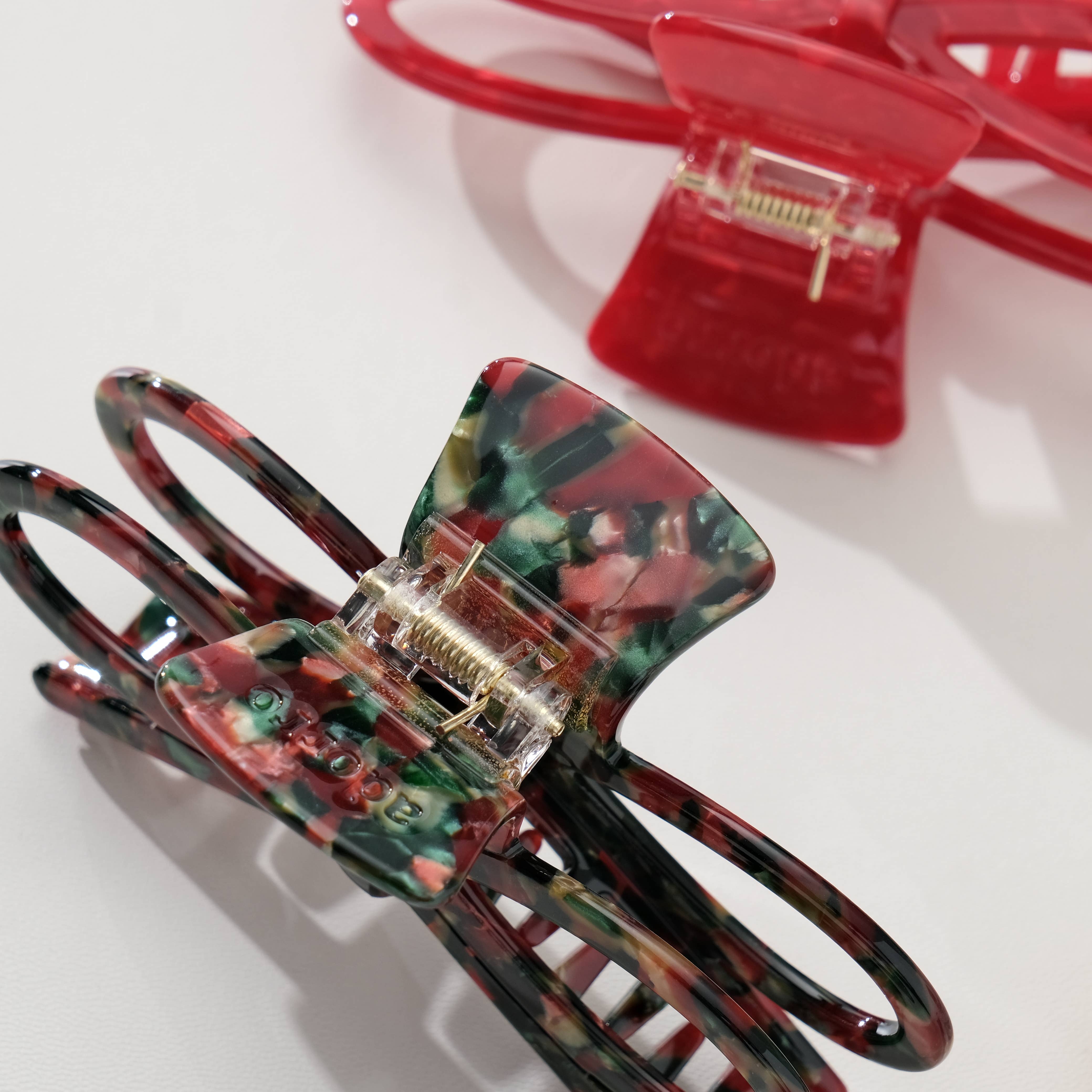 Remi Vintage Holiday Wide Bow Claw Clip