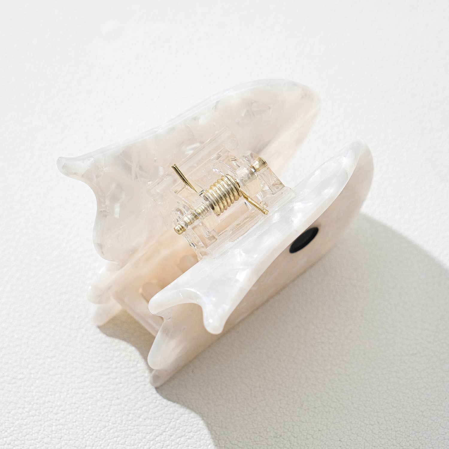 Pearl Ghost Small Claw Clip