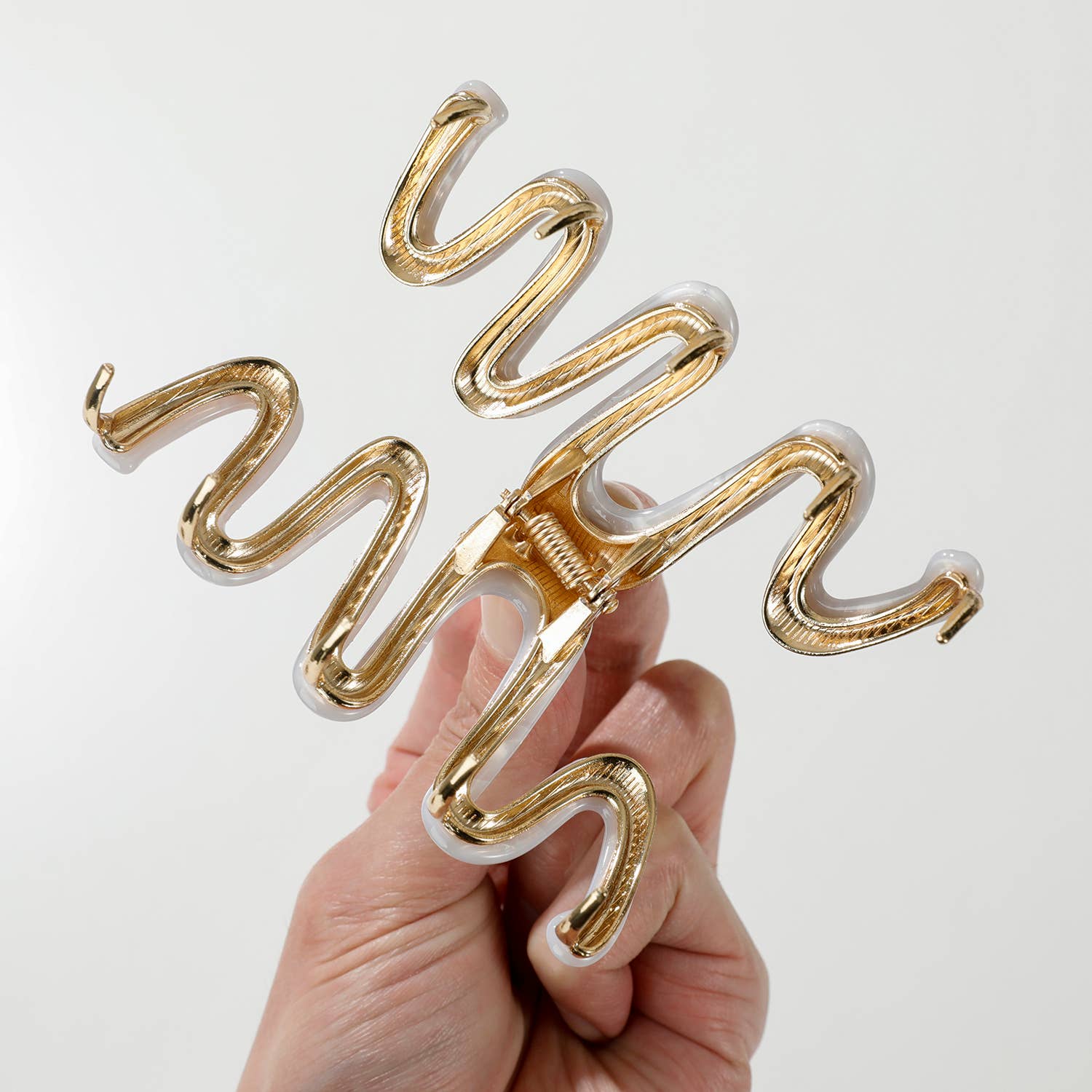 Willow Coastal Large Metal Squiggle Claw Clip