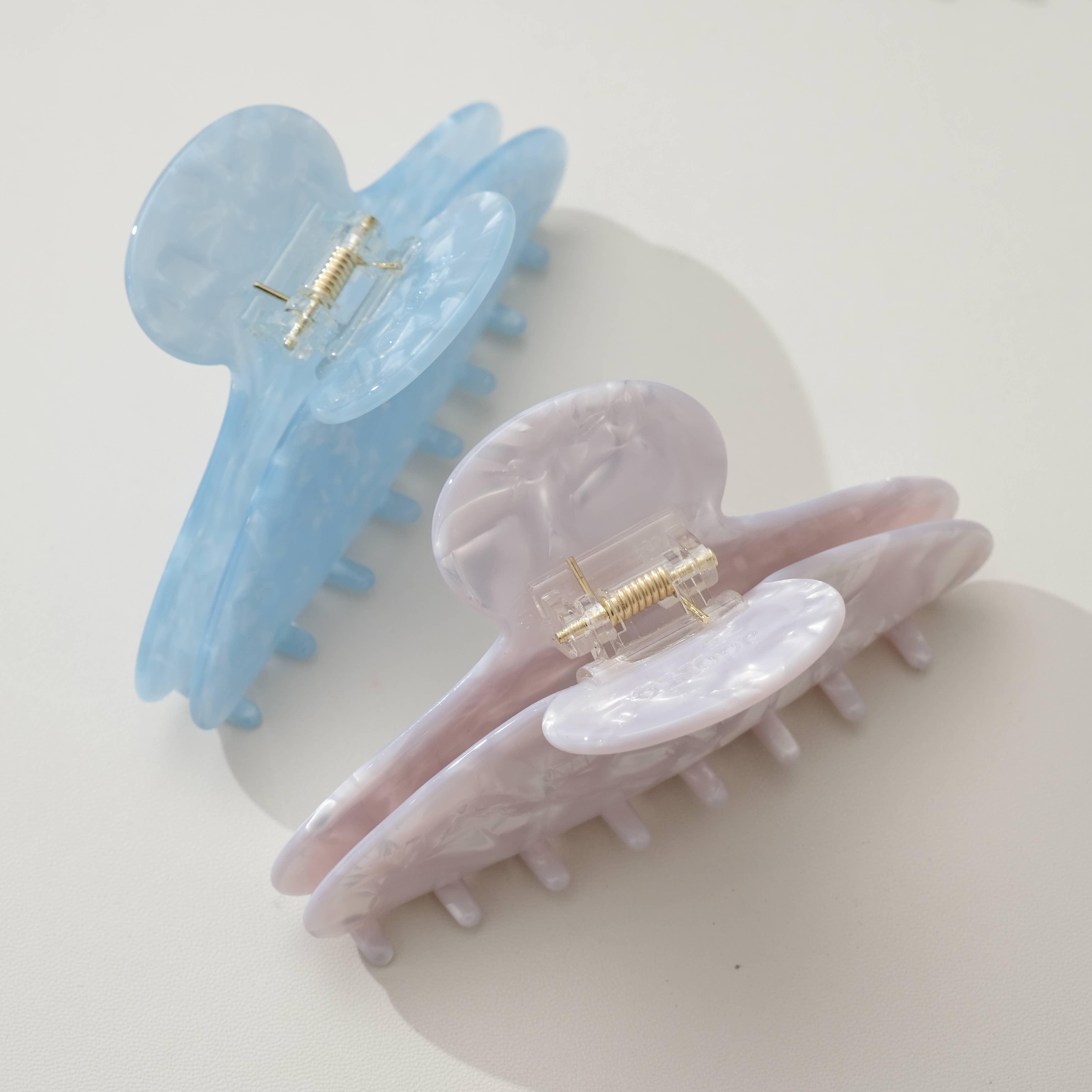 Adrienne Coastal Large Curved Claw Clip