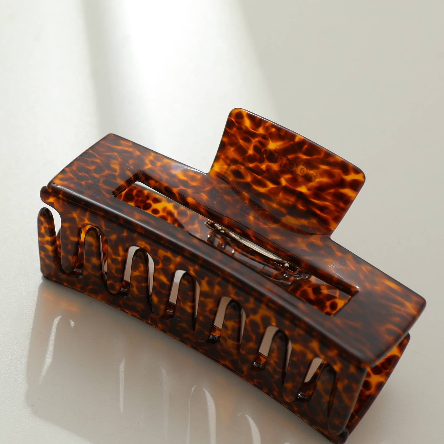 Luna Medium Classic Rectangle Claw Clip