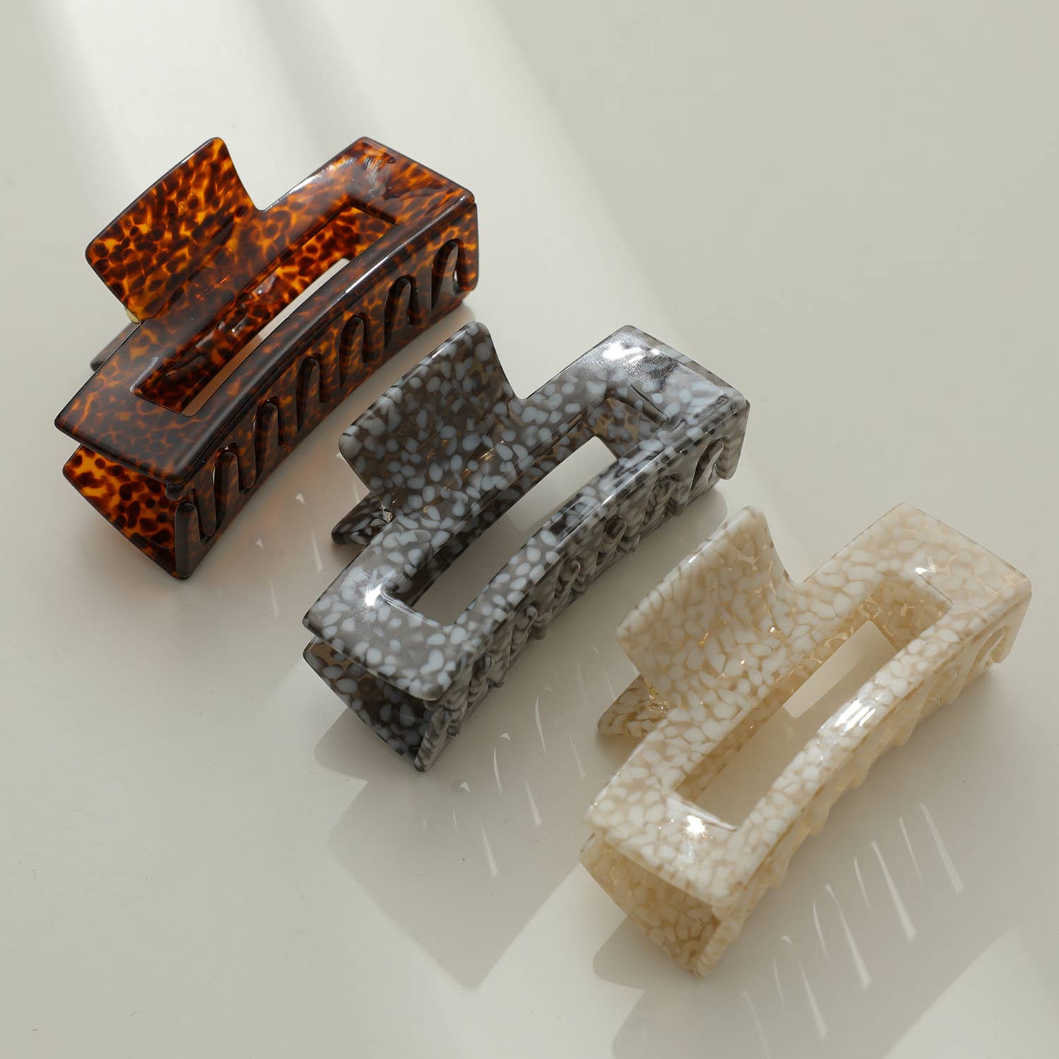 Luna Medium Classic Rectangle Claw Clip