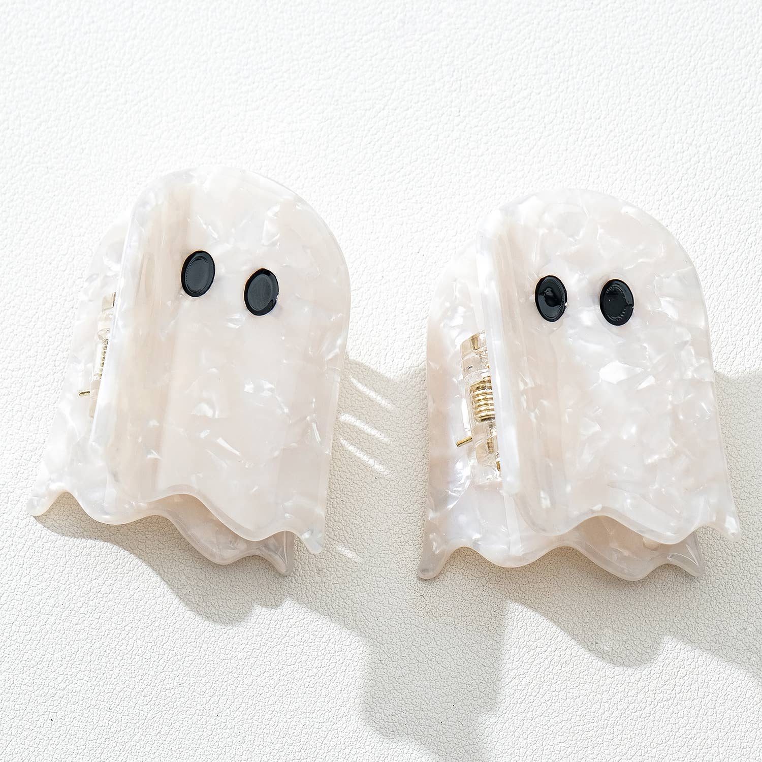 Pearl Ghost Small Claw Clip