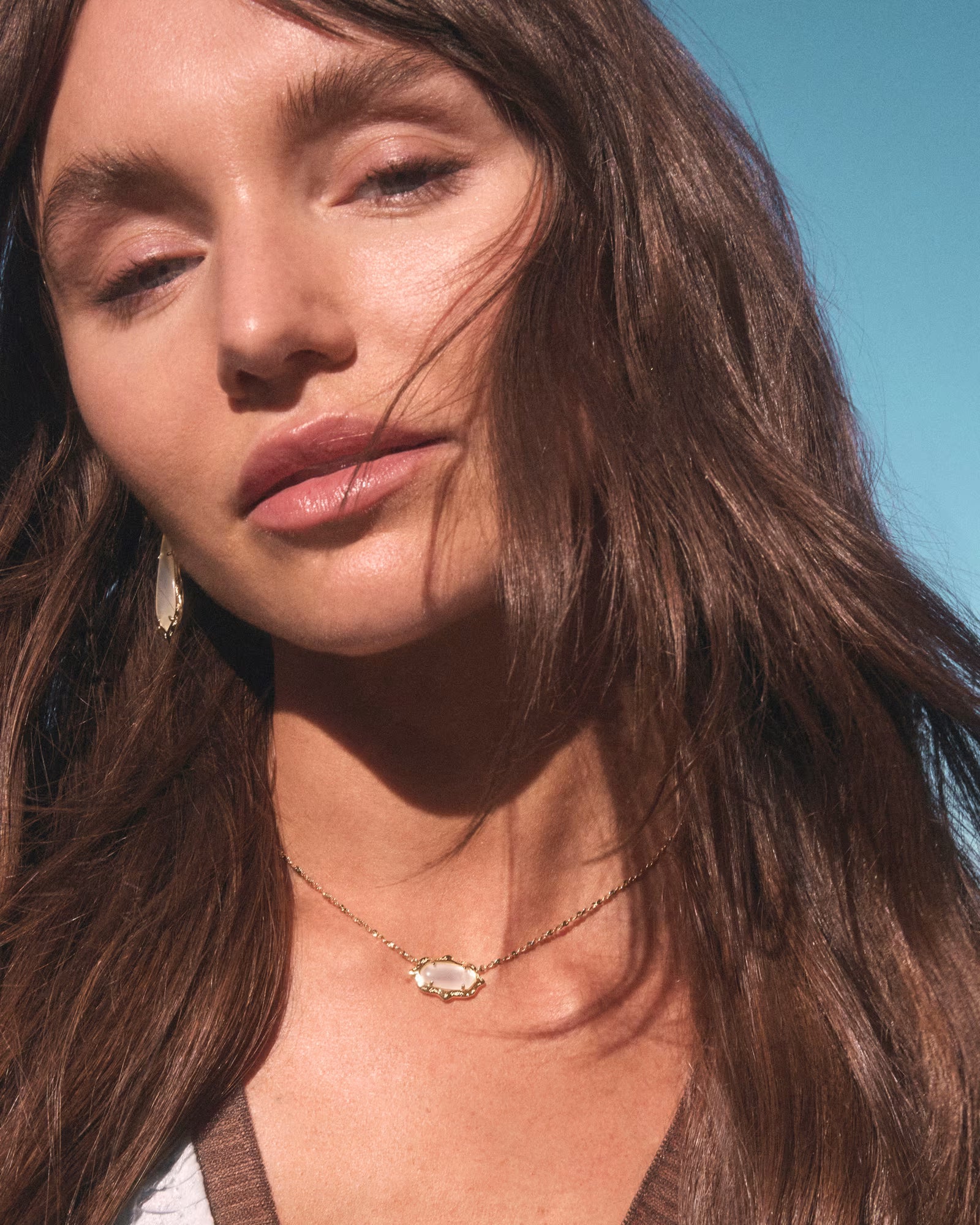 Elisa Scallop Frame Short Pendant Necklace