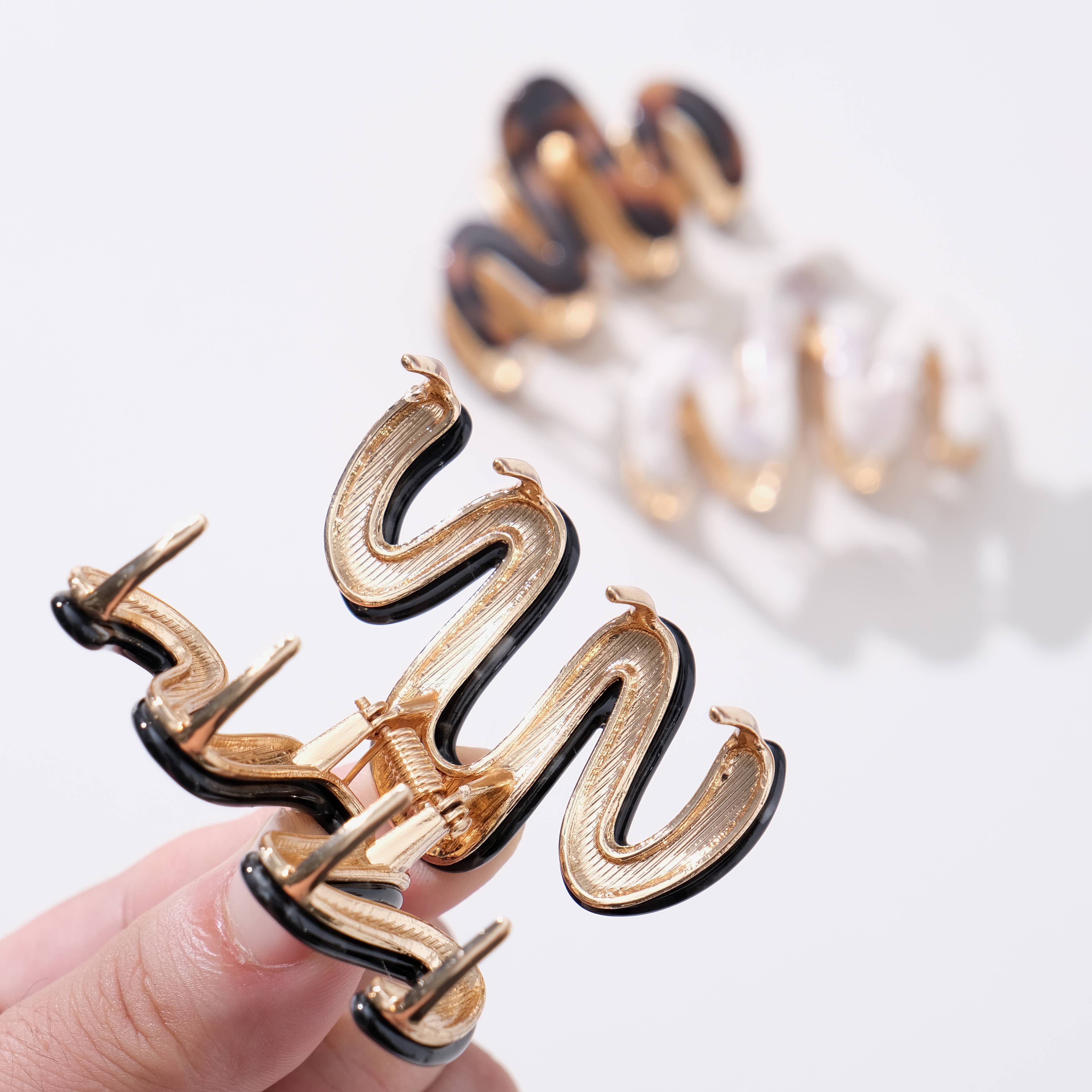 Willow Mini Squiggle Metal Claw Clip