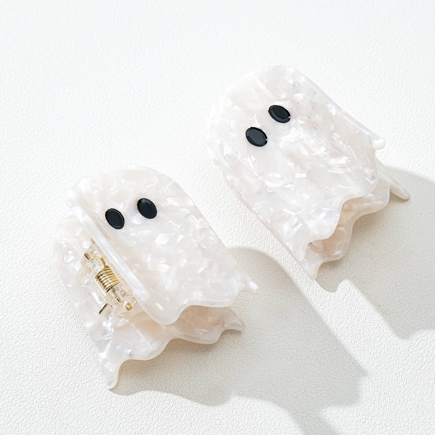 Pearl Ghost Small Claw Clip